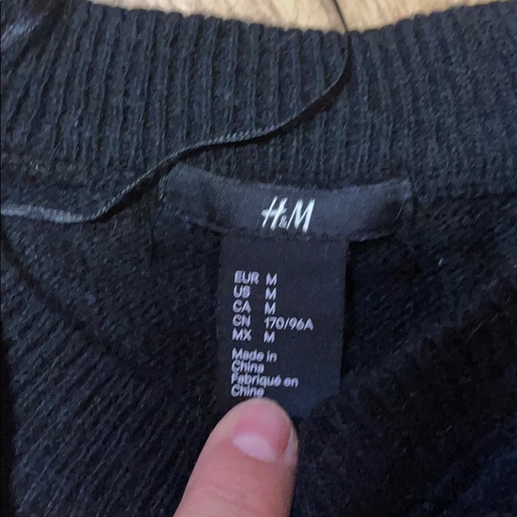 H&M black sweater - Picture 3 of 5
